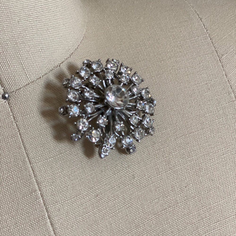 Stella & Dot Rhinestone Starburst Brooch/Pendant - Picture 3 of 6
